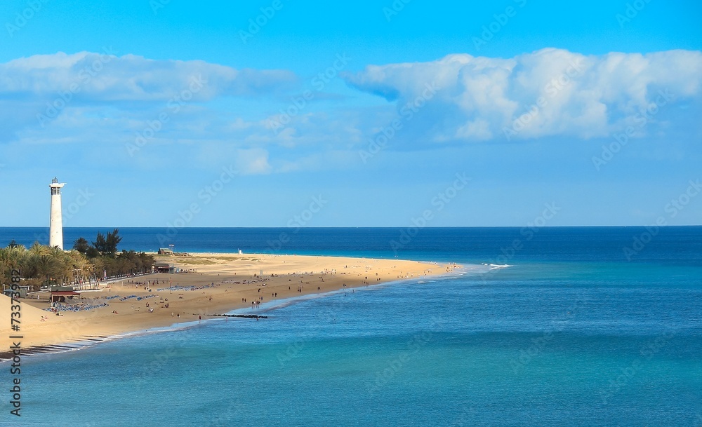 Strand mit Leuchtturm