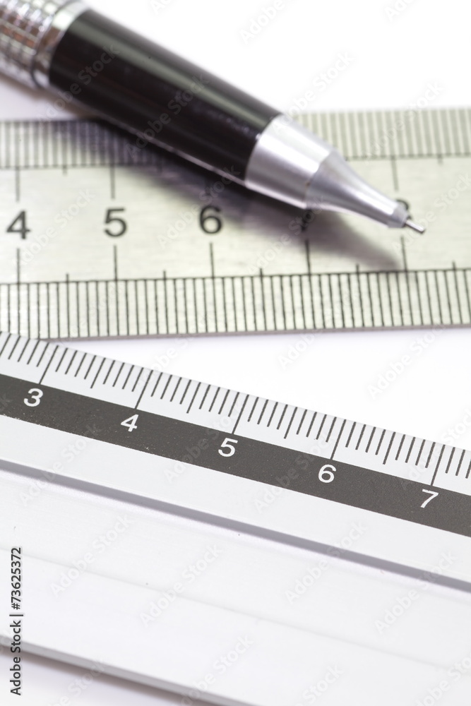 Stainless steel ruler and clutch type pencil