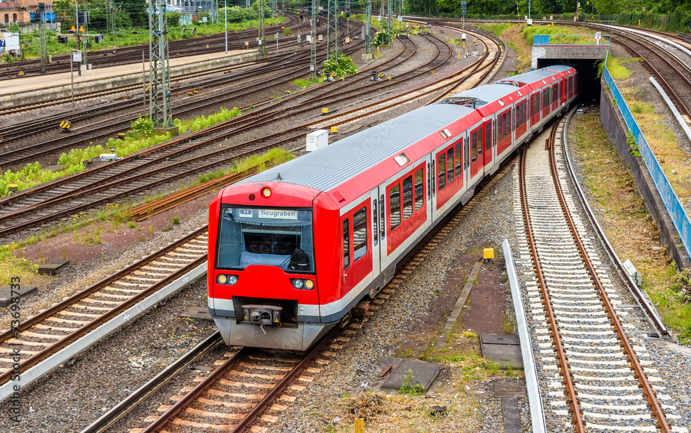 德国汉堡-Hauptbahnhof车站的S-Bahn列车