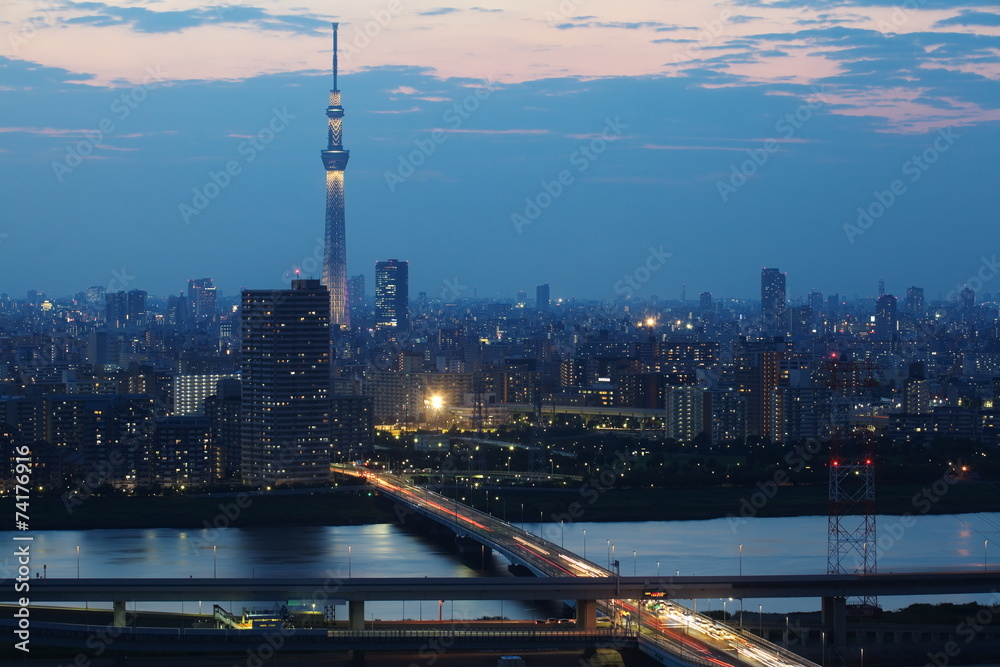 东京市日落景观和东京天空之树