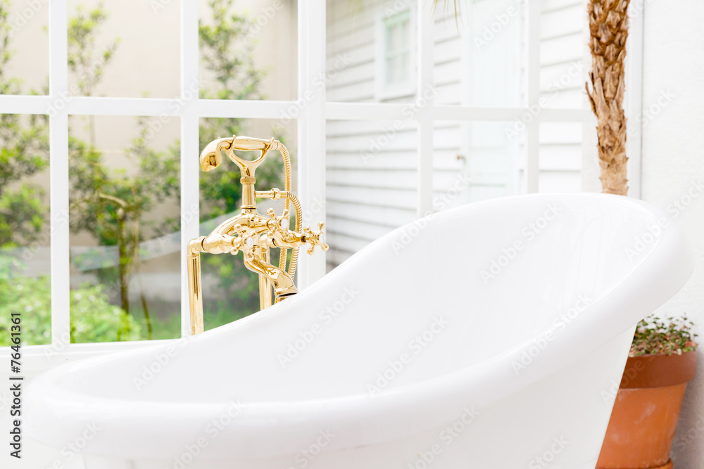 white bathtub image