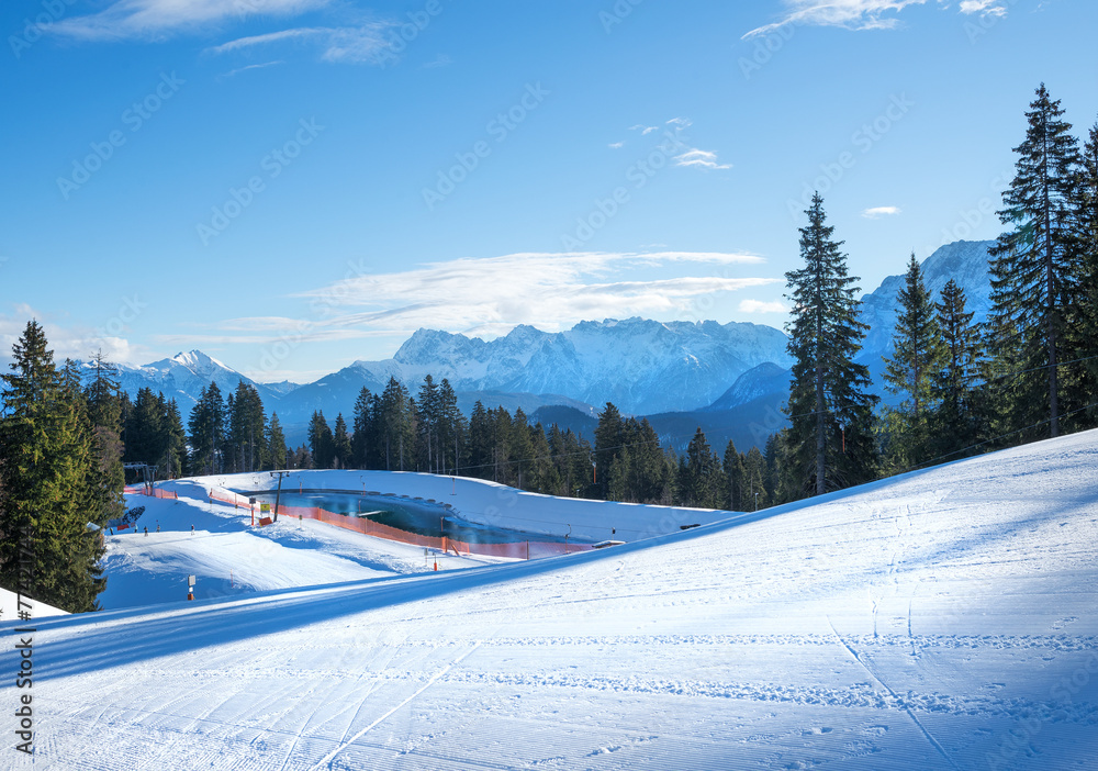 Garmisch Par附近Hausberg山顶的山地滑雪斜坡