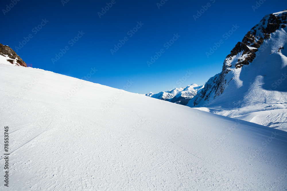 雪景和高加索山脉，索契滑雪场