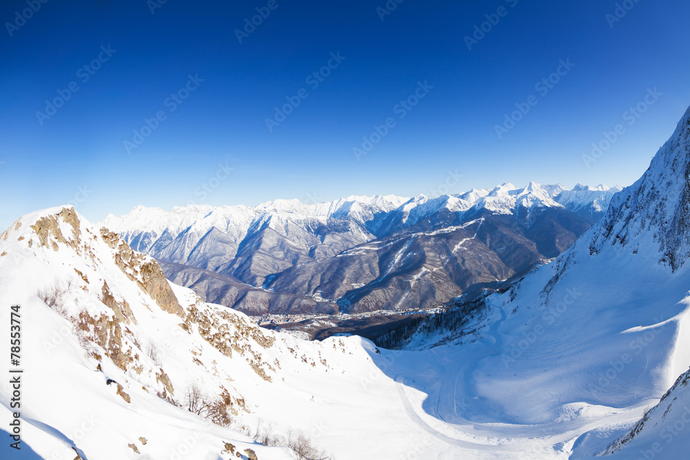 索契山顶雪山全景