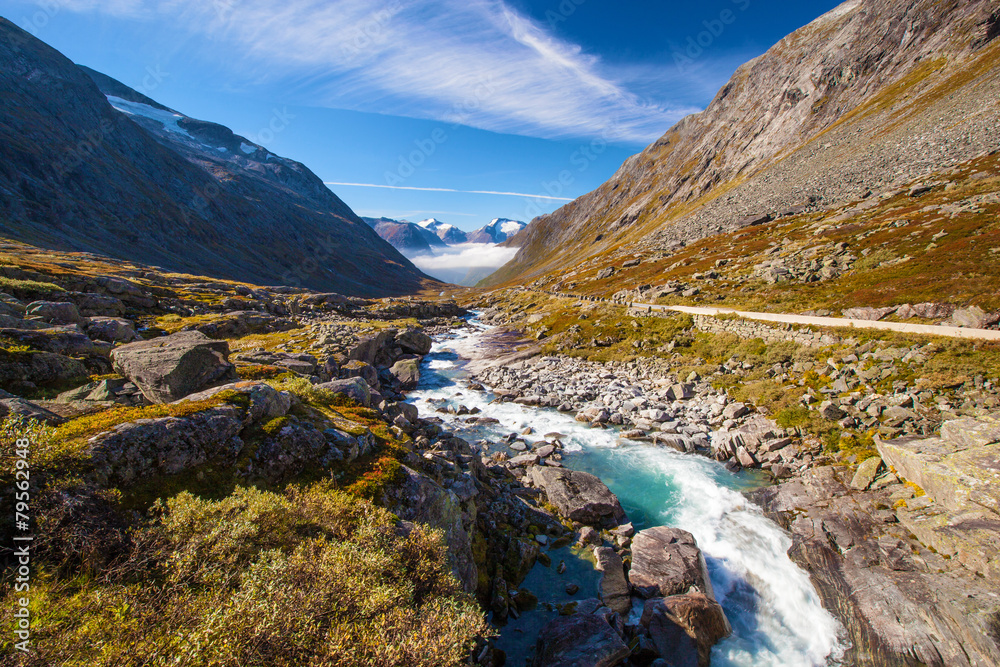 晴朗的秋景挪威Gamle Strynefjellsvegen