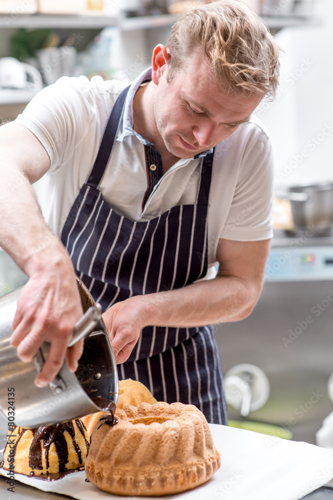 复活节男人做饭