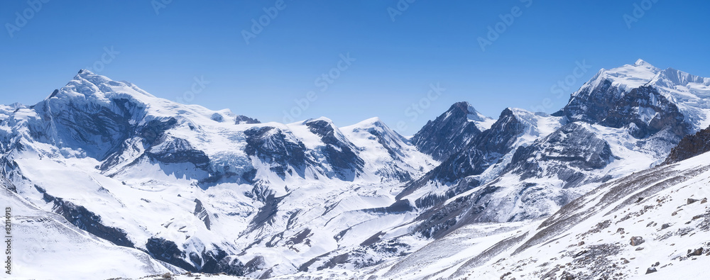 高山山脉。自然全景构图