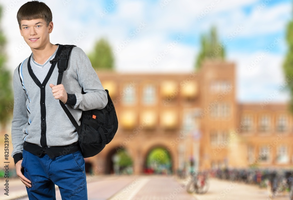 学生。孤立的肖像男西班牙裔学生