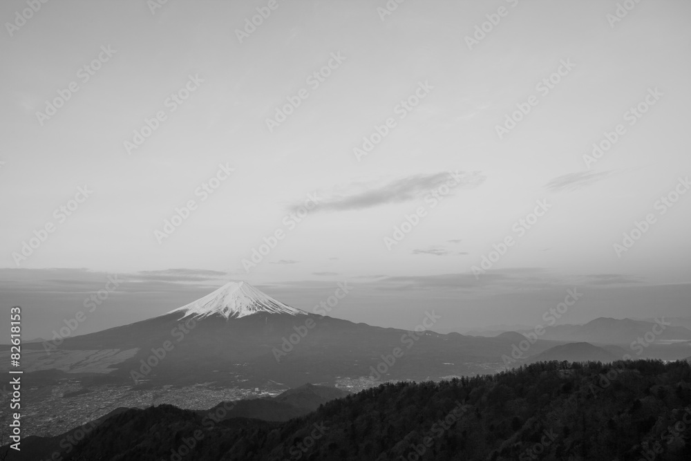 从三通治山看富士山和富士城