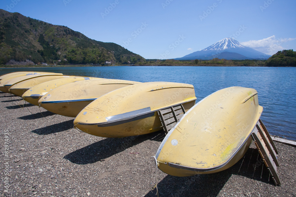 春天的富士山和昭治湖