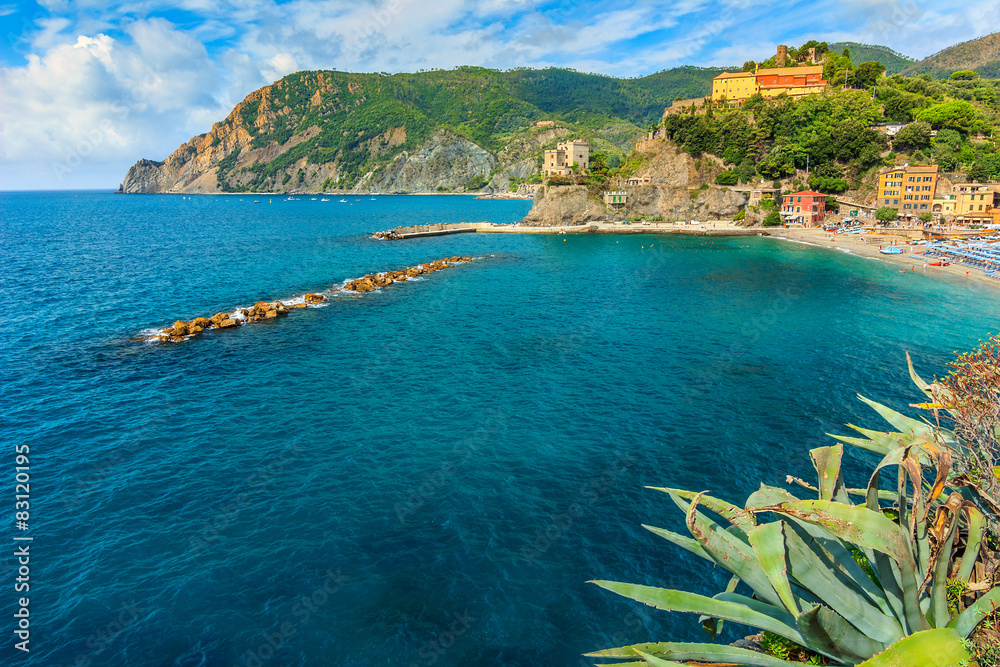 意大利五渔村海岸的Monterosso Al Mare村