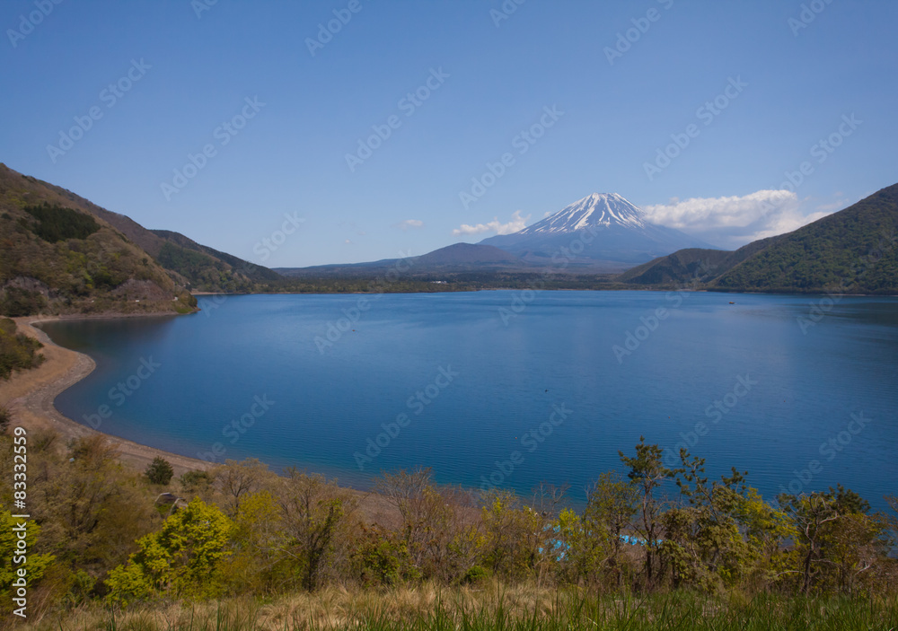 春季富士山和Motosu湖