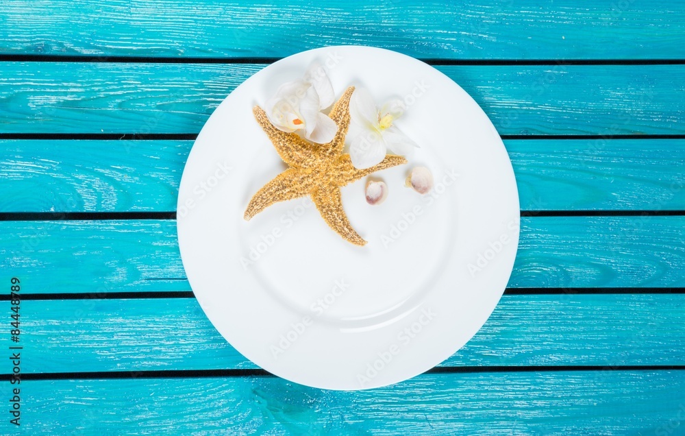 Plate, heart, white.