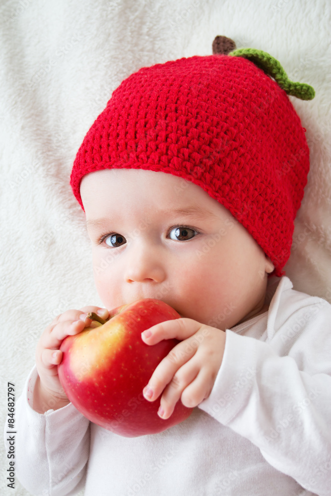 seven month old baby with apples