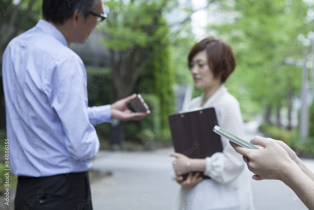 男人和女人都有发言权