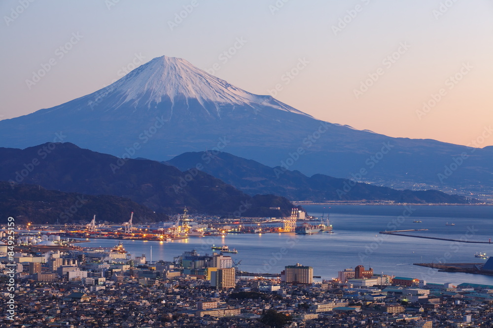 日落时分的富士山和静冈县……