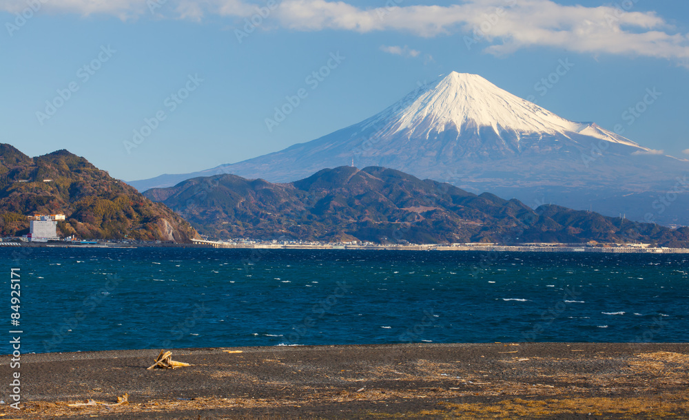 静冈县松原三户的富士山和大海