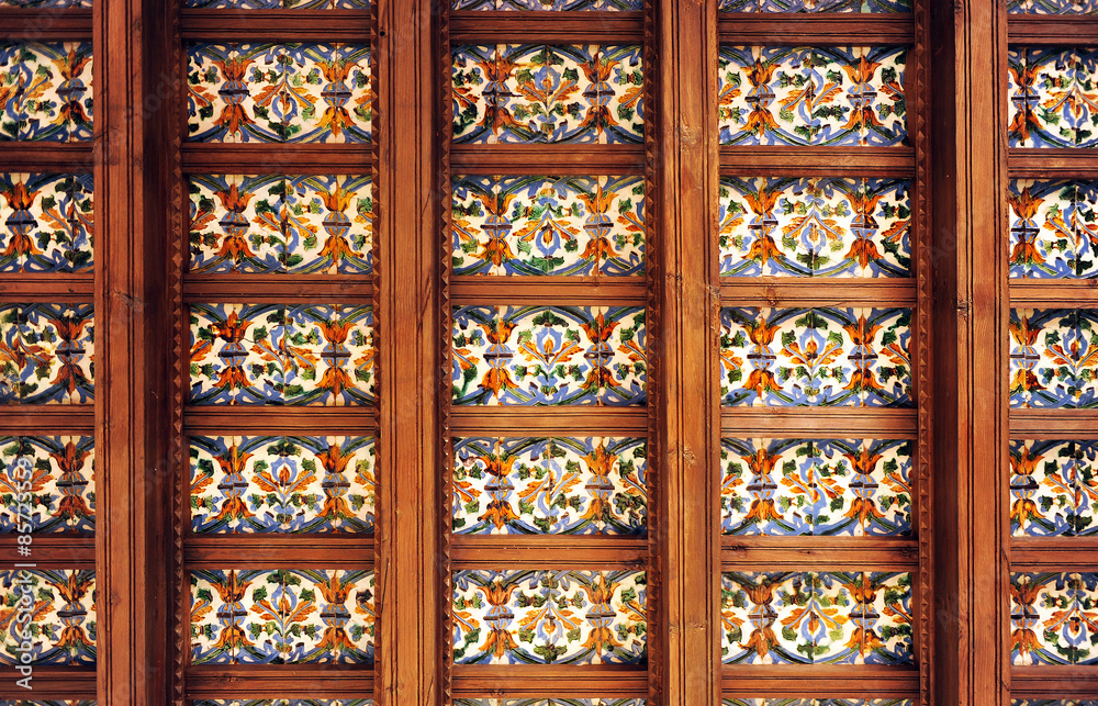 Artesonado de azulejos y vigas de madera, Cartuja de Sevilla, Andalucía, España