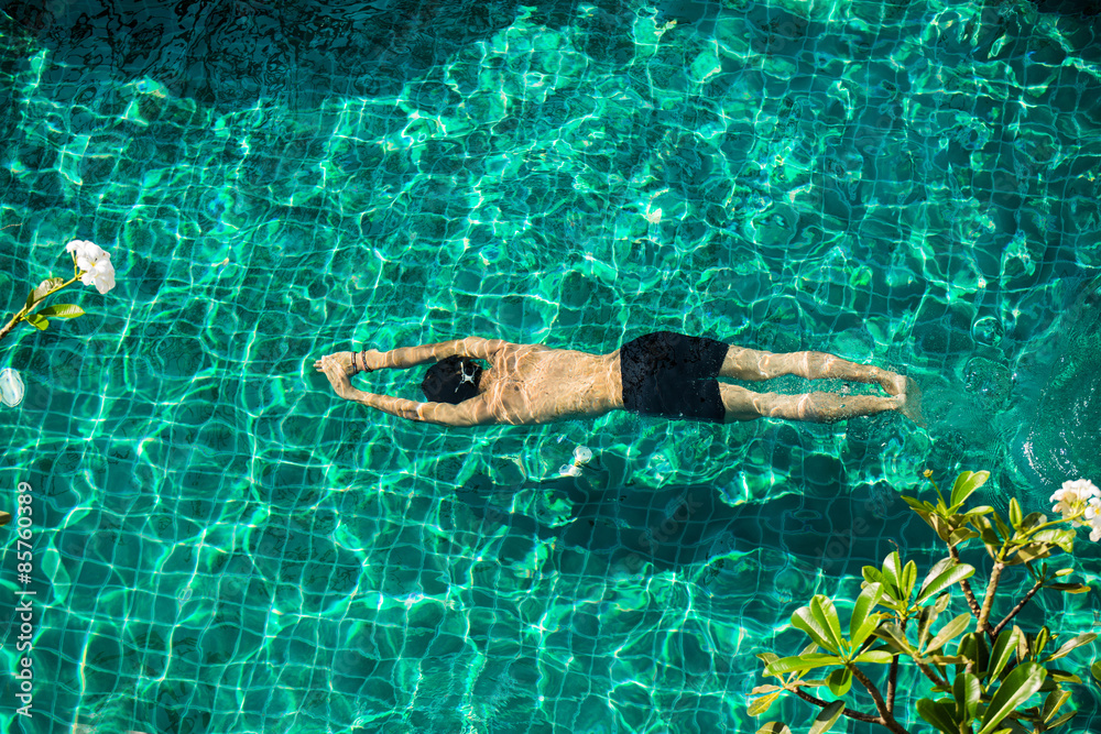 Man swimming Stay at a resort in the summer holidays