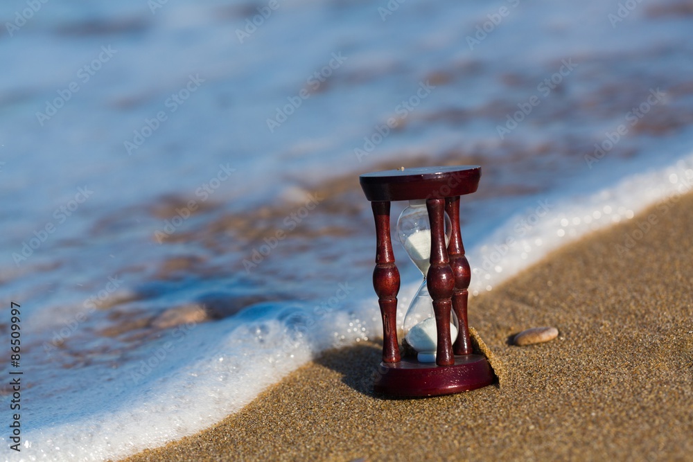 Hourglass, sand, timer.