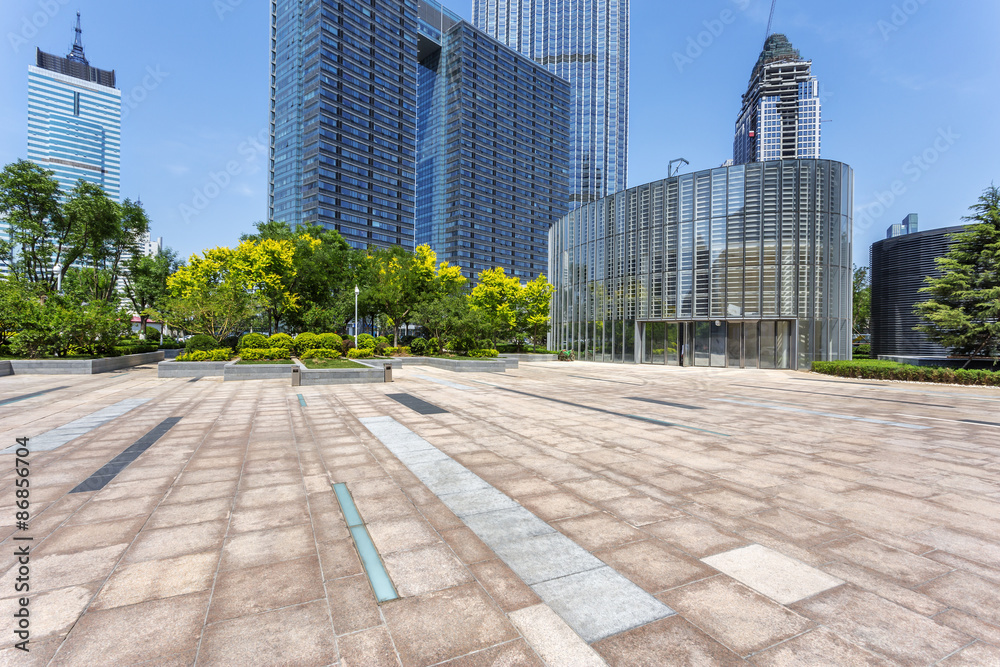 道路地面空旷的现代城市