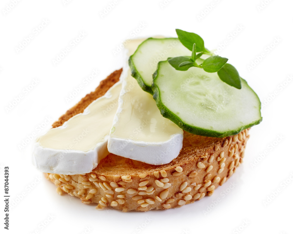 toasted bread with brie and cucumber