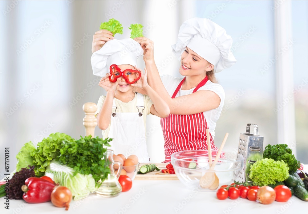 Kid, mom, eating.