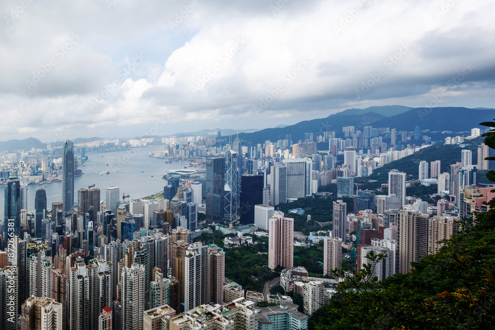 《香港天际线与城市景观的高角度视图》