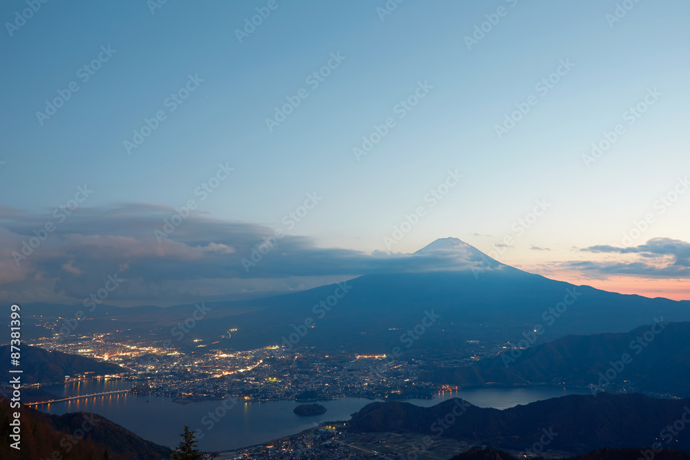 夕暮れの富士山