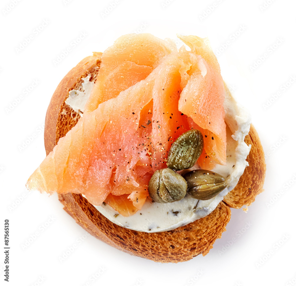 toasted bread with salmon and capers