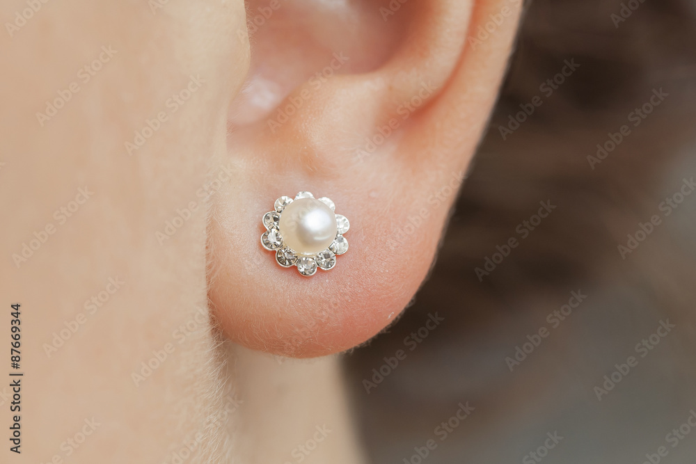 womans ear with an earring