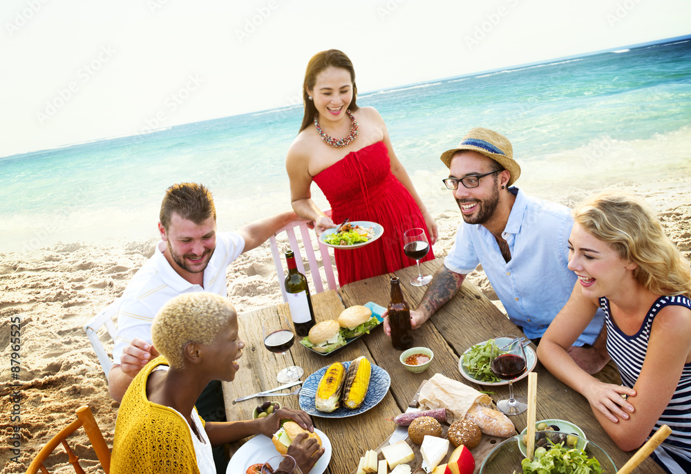 朋友友谊户外用餐人的概念