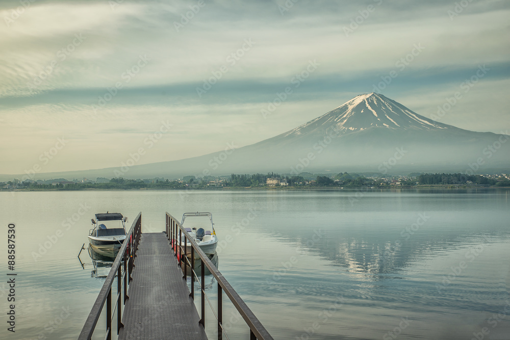 日本川口县富士山和码头