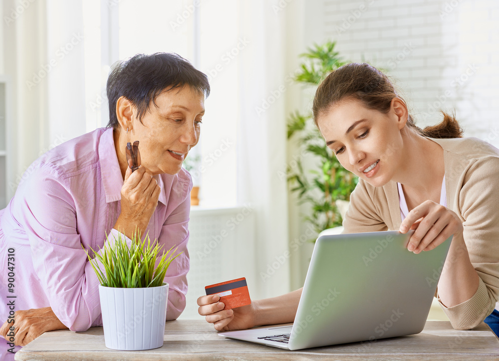 a women doing online shopping