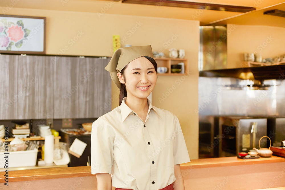 飲食店の店員　笑顔