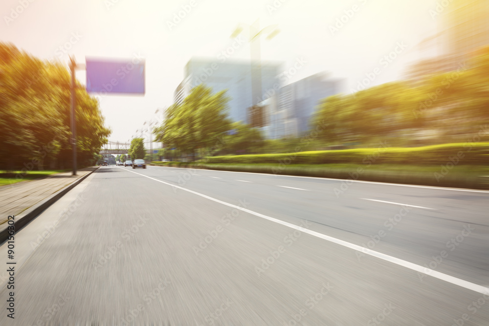 郊区道路的运动模糊