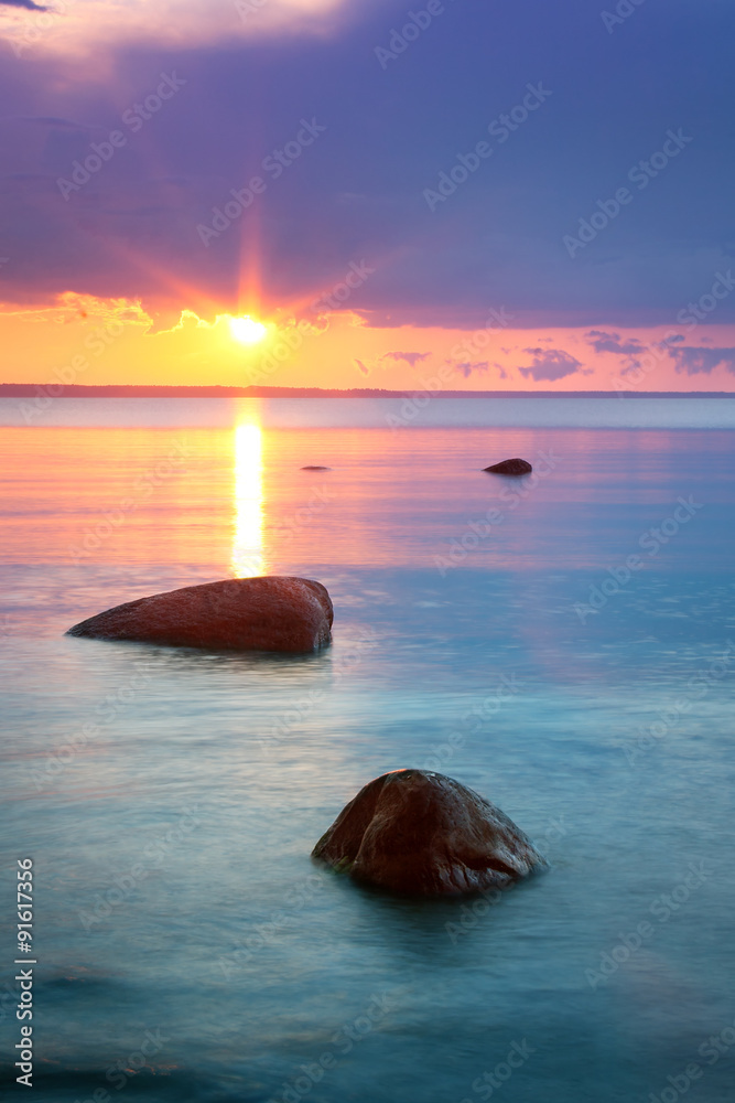 海上日落，水光旖旎