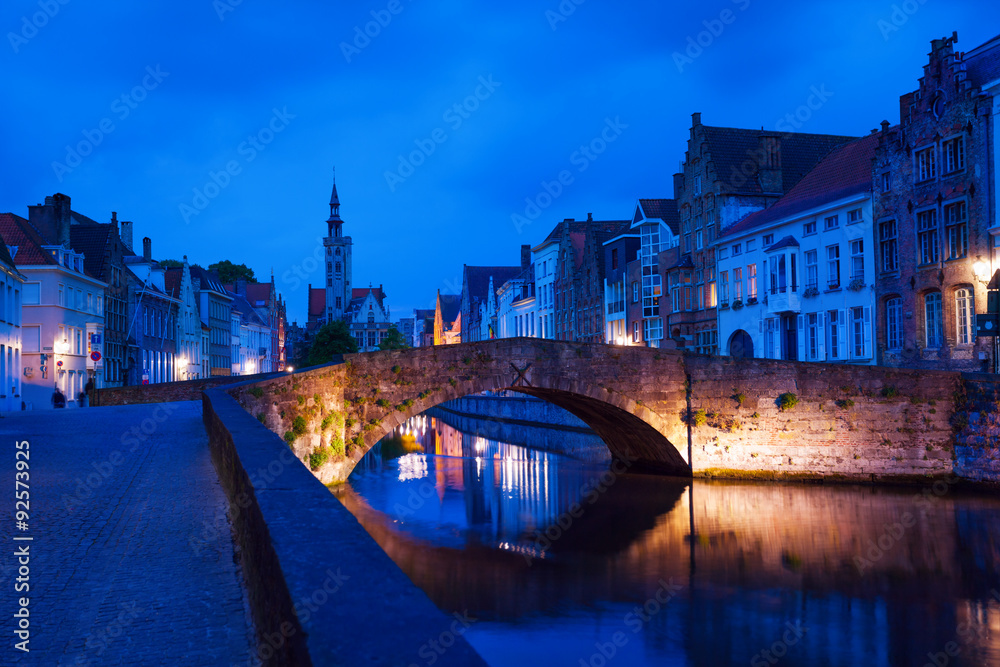 Dijver Spiegelrei street from canal during night