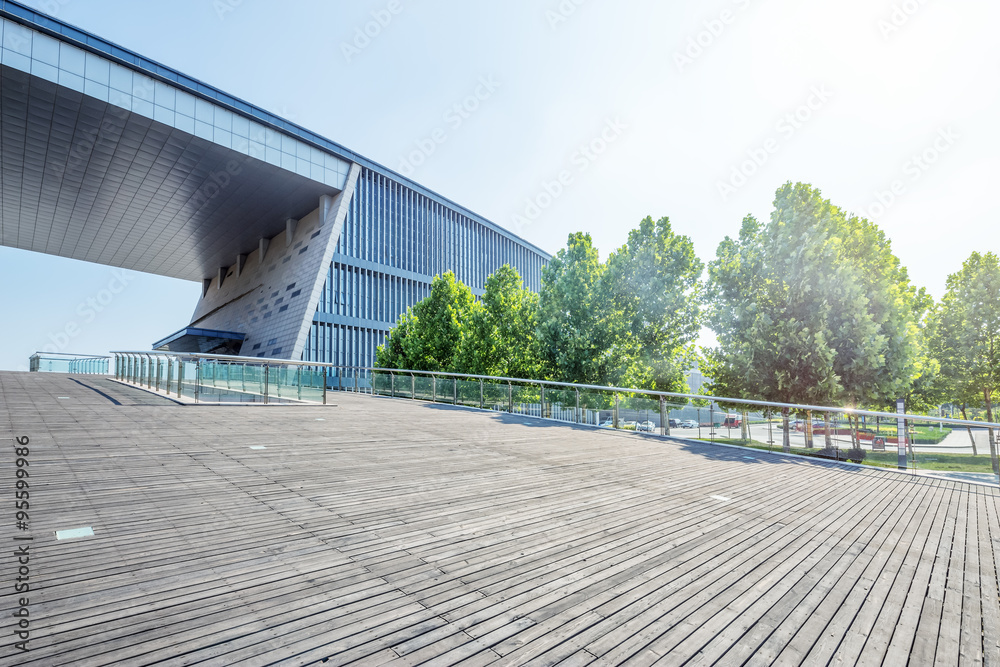 空地面建筑外部