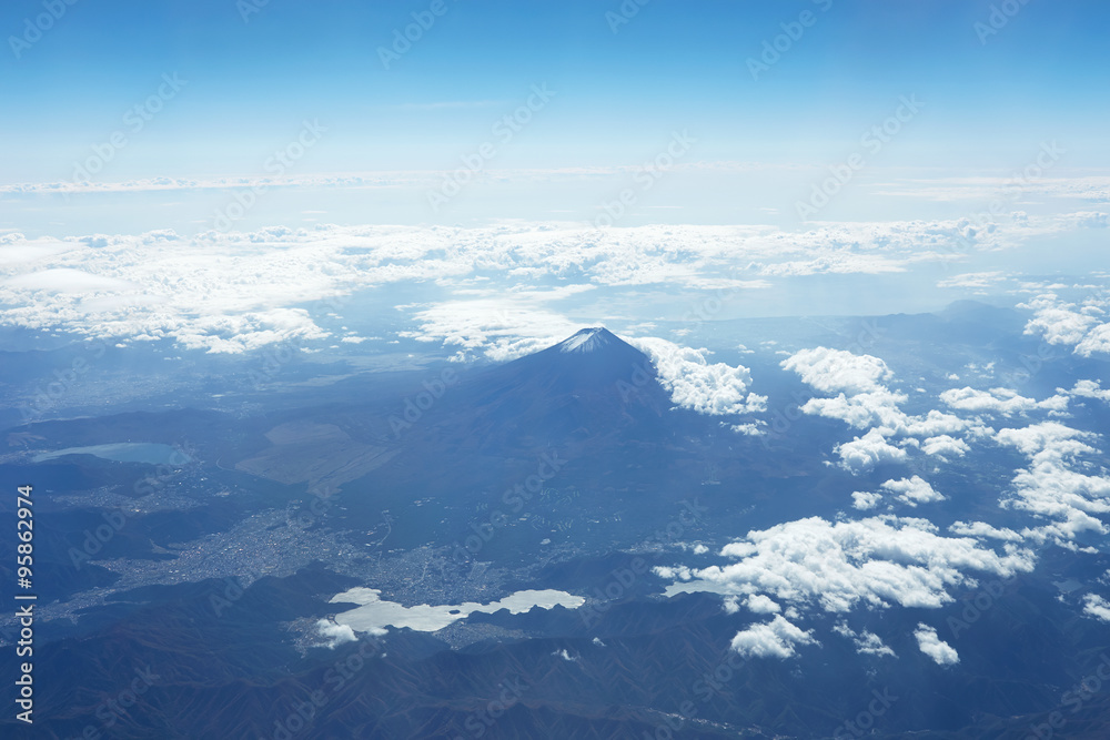 富士山　機内　窓越しの空撮