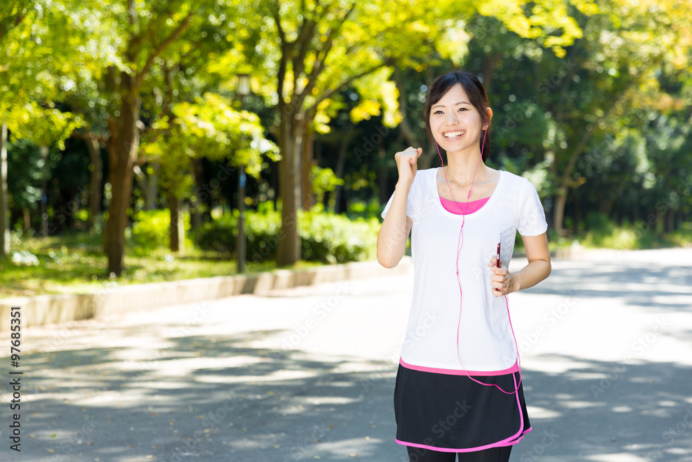 亚洲年轻女性慢跑形象