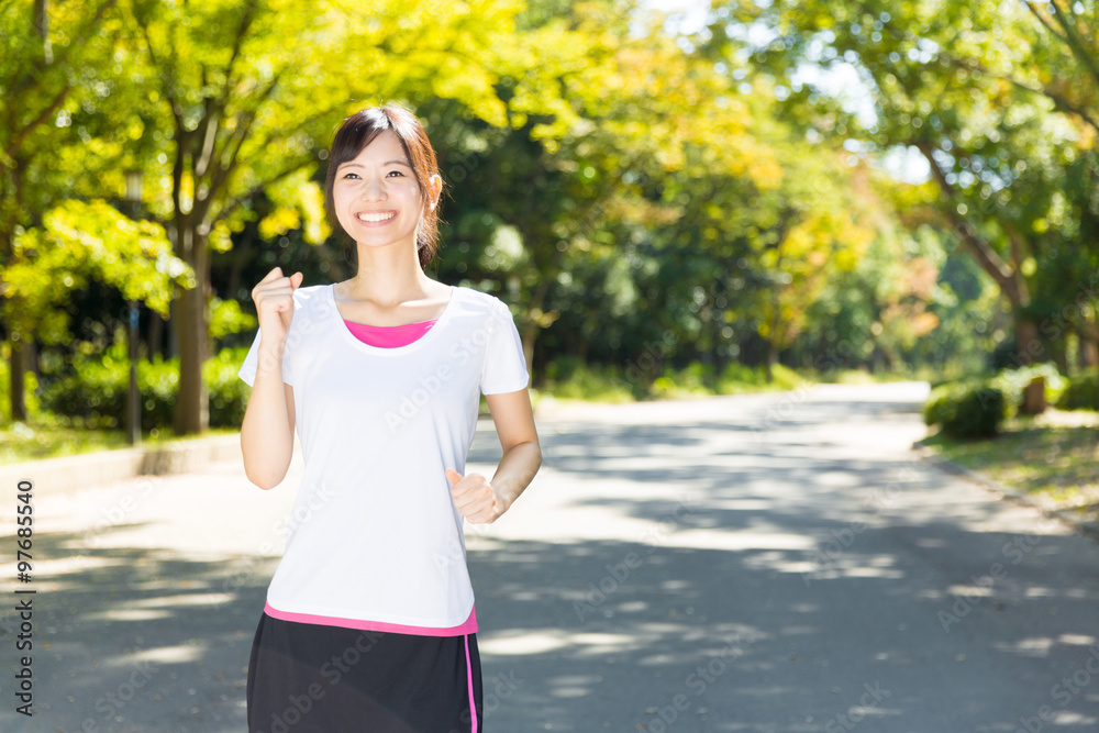 亚洲年轻女性慢跑形象