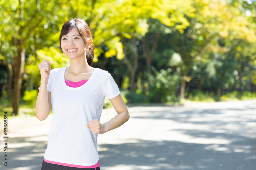 亚洲年轻女性慢跑形象