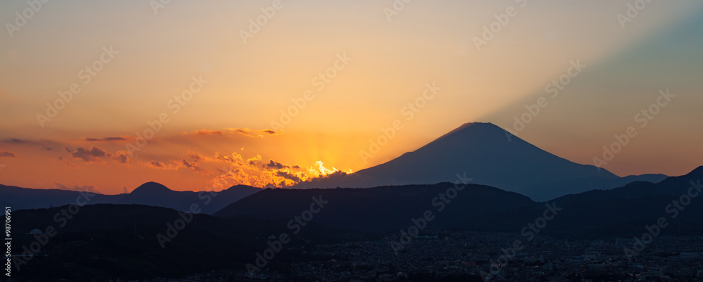 秋天富士山美丽的日落