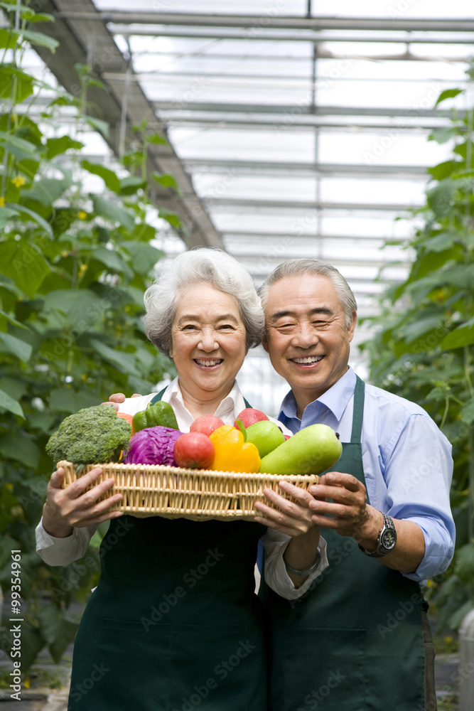 现代农场里的农民