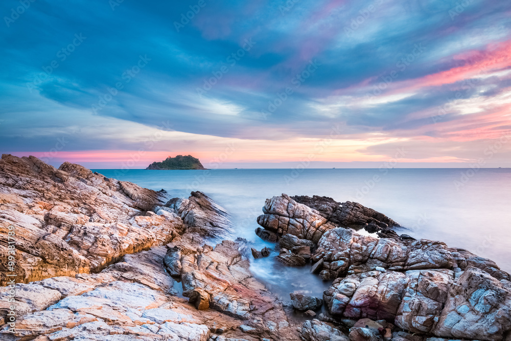 日落中的海景