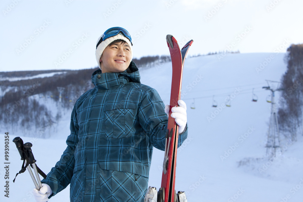 年轻人去滑雪