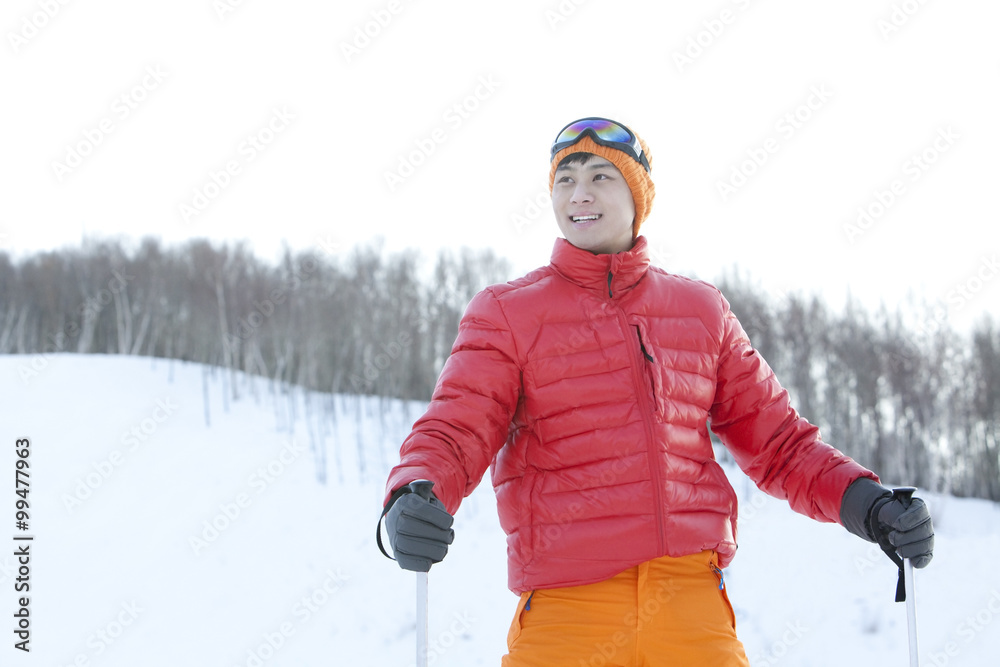 滑雪胜地的年轻人