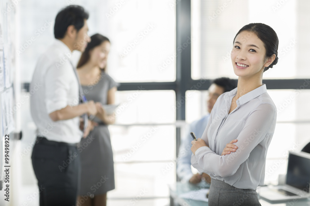 在职年轻女商人画像