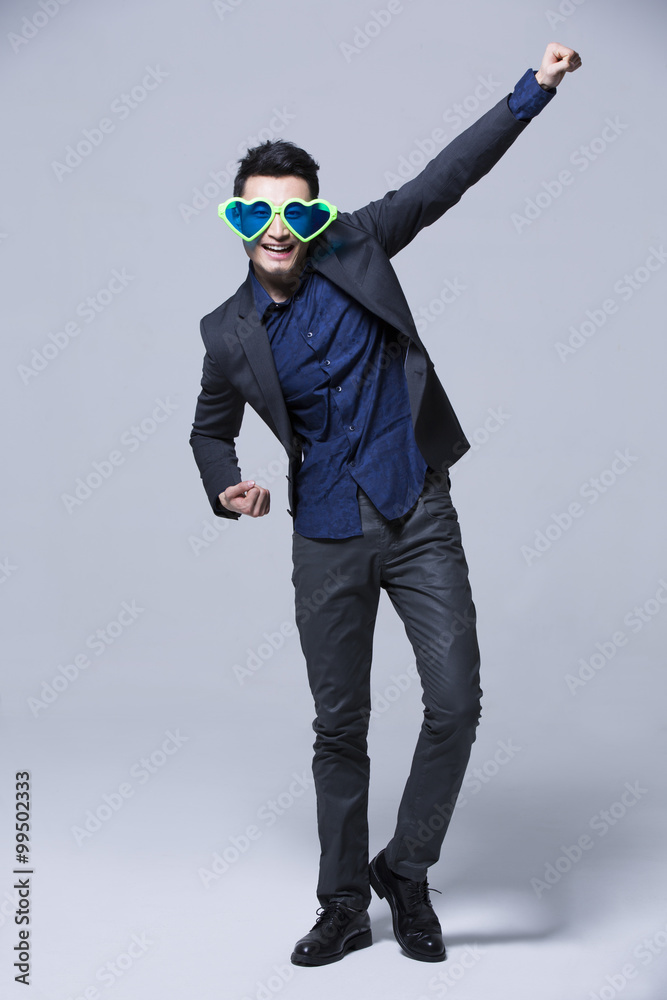 Hip young man wearing big sunglasses